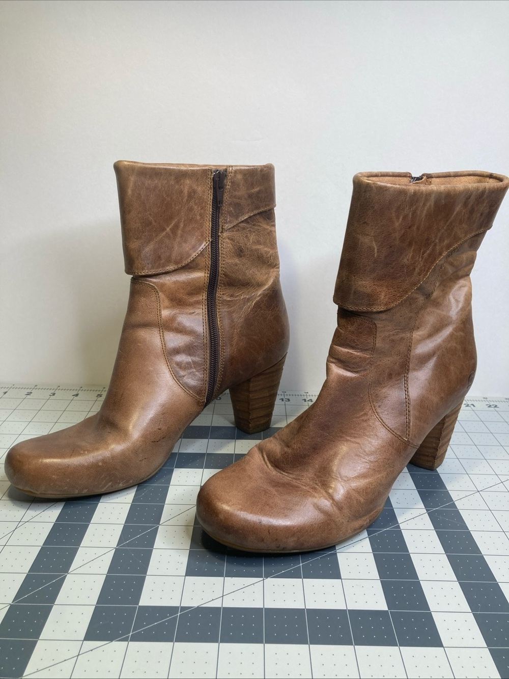 Born Mid Calf Brown Leather Boots Size 10 Zip Heel W12150